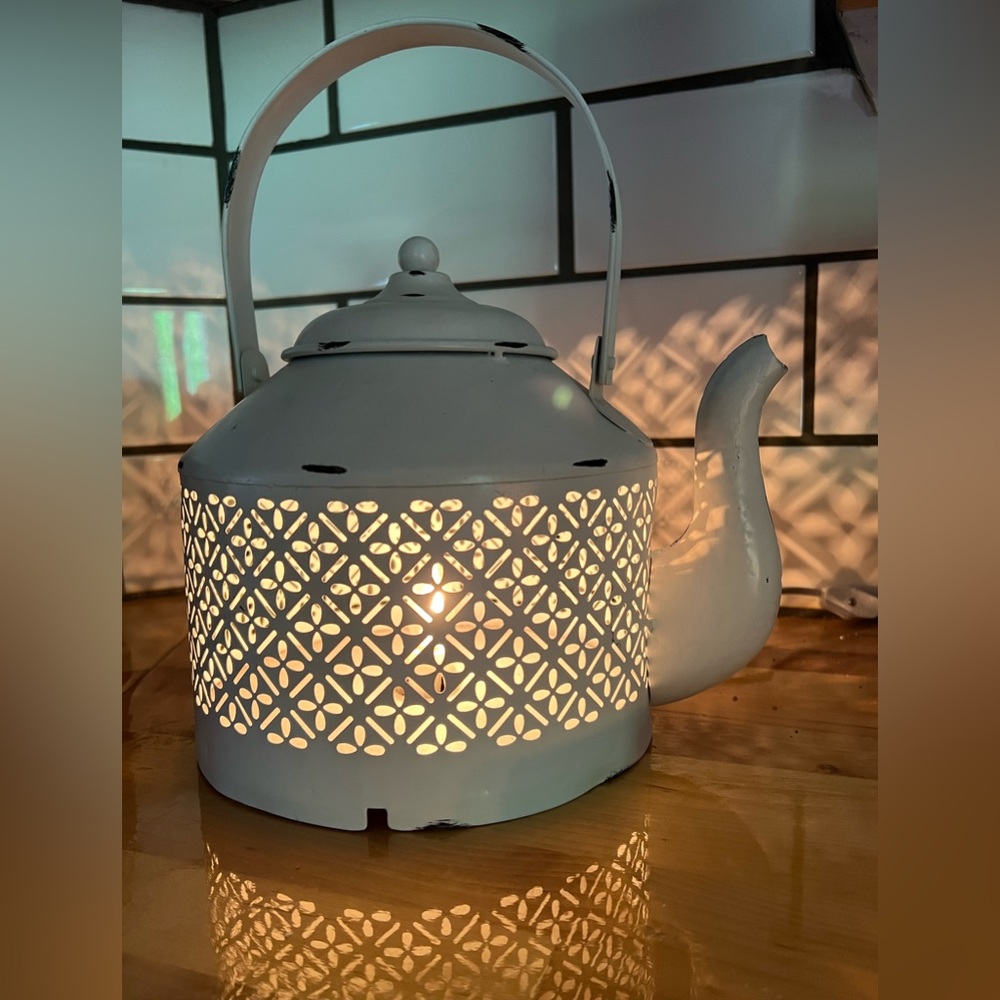 Light up teapot decoration